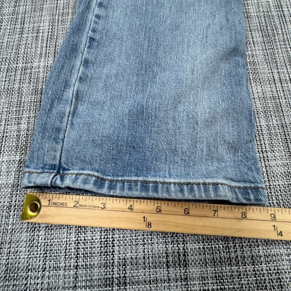Levis *orders ship